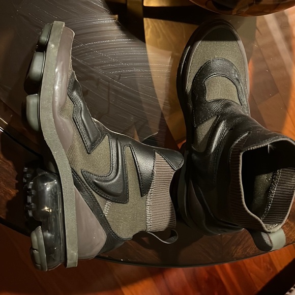 Like new - Picture 1 of 2